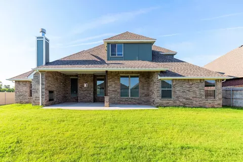 Exterior - 932 Hydrangea Way, Edmond, OK 73034 photo 30 of 40