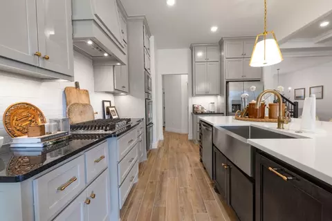 Kitchen - 932 Hydrangea Way, Edmond, OK 73034 photo 3 of 31