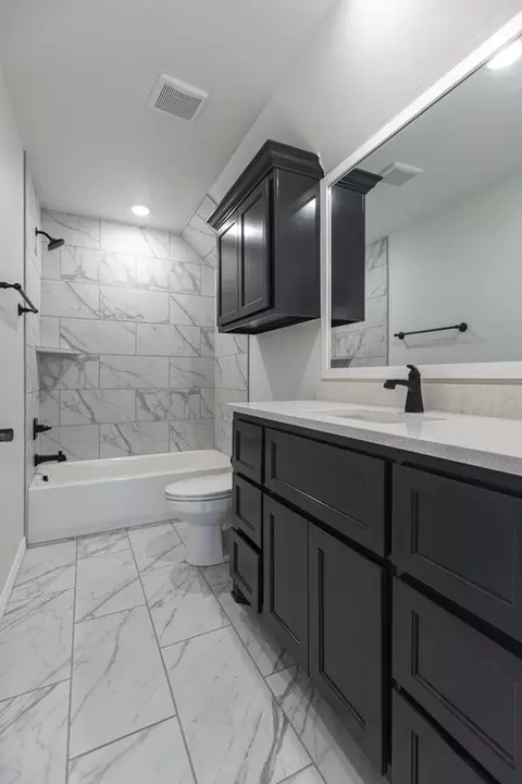 Bath - 932 Hydrangea Way, Edmond, OK 73034 photo 15 of 22