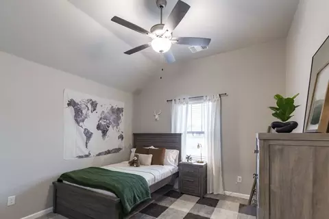 Bedroom - 932 Hydrangea Way, Edmond, OK 73034 photo 8 of 18