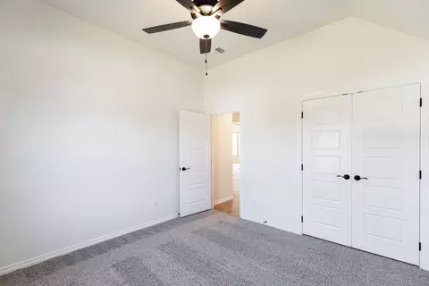 Bedroom - 932 Hydrangea Way, Edmond, OK 73034 photo 12 of 18