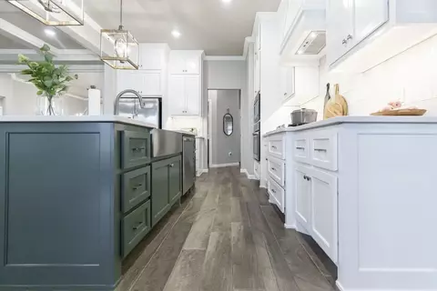 Kitchen - 932 Hydrangea Way, Edmond, OK 73034 photo 11 of 31