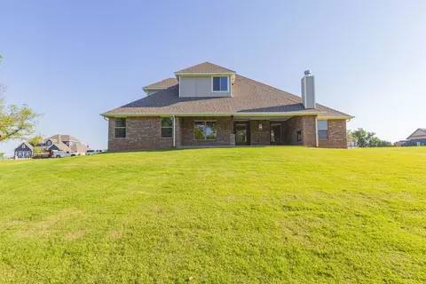 Exterior - 932 Hydrangea Way, Edmond, OK 73034 photo 32 of 40