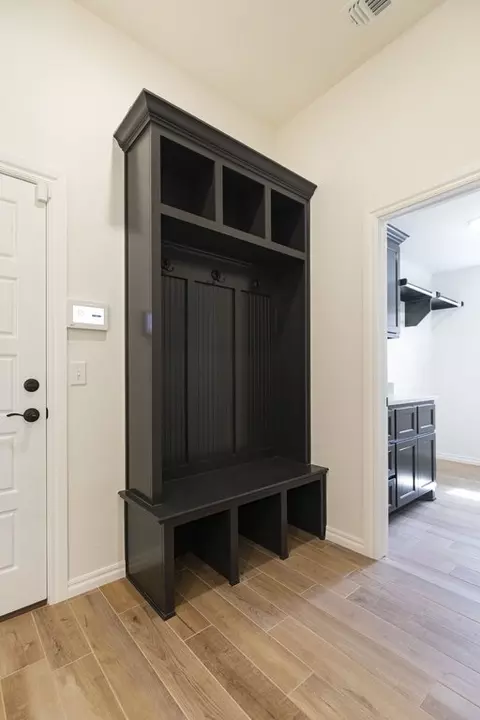 Entry Way - 932 Hydrangea Way, Edmond, OK 73034 photo 6 of 10
