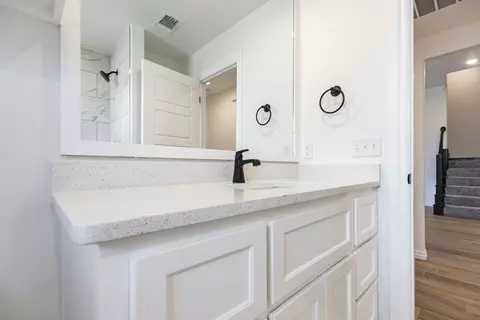 Bath - 932 Hydrangea Way, Edmond, OK 73034 photo 13 of 22