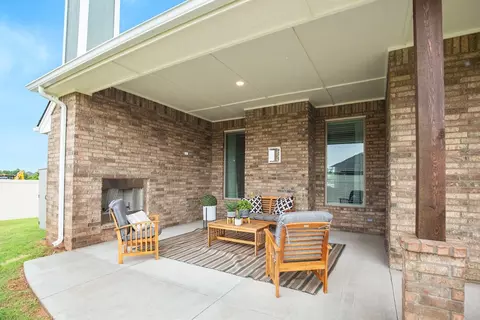Exterior - 932 Hydrangea Way, Edmond, OK 73034 photo 26 of 40