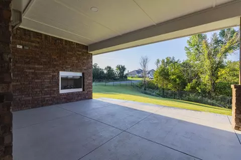 Exterior - 932 Hydrangea Way, Edmond, OK 73034 photo 33 of 40