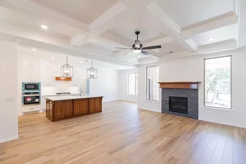 Living - 932 Hydrangea Way, Edmond, OK 73034 photo 6 of 21