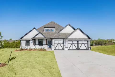 Exterior - 932 Hydrangea Way, Edmond, OK 73034 photo 2 of 40