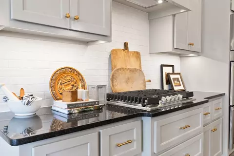 Kitchen - 932 Hydrangea Way, Edmond, OK 73034 photo 5 of 31