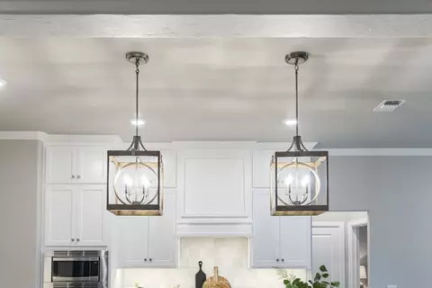 Kitchen - 932 Hydrangea Way, Edmond, OK 73034 photo 9 of 31
