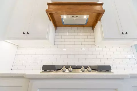 Kitchen - 932 Hydrangea Way, Edmond, OK 73034 photo 16 of 31