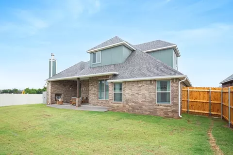 Exterior - 932 Hydrangea Way, Edmond, OK 73034 photo 27 of 40