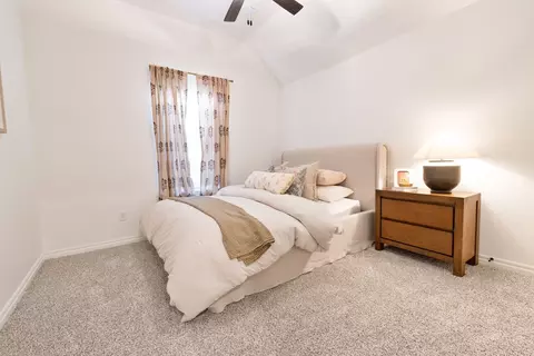 Bedroom - 932 Hydrangea Way, Edmond, OK 73034 photo 2 of 18
