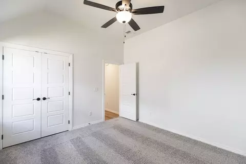 Bedroom - 932 Hydrangea Way, Edmond, OK 73034 photo 13 of 18