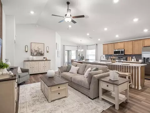 Living - 7672 SE 117th Pl, Belleview, FL 34420 photo 2 of 3