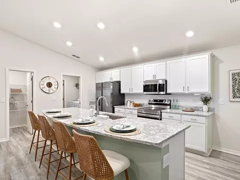 Kitchen - 7672 SE 117th Pl, Belleview, FL 34420 photo 2 of 3