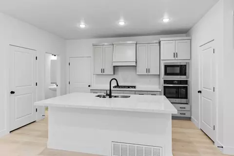 Kitchen - 4 S Starlight Ln, Mapleton, UT 84664 photo 4 of 10