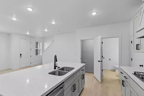 Entry Way - 4 S Starlight Ln, Mapleton, UT 84664 photo 1 of 7