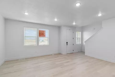 Living - 4 S Starlight Ln, Mapleton, UT 84664 photo 2 of 6