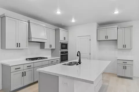 Kitchen - 4 S Starlight Ln, Mapleton, UT 84664 photo 6 of 10