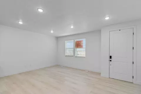 Living - 4 S Starlight Ln, Mapleton, UT 84664 photo 1 of 6