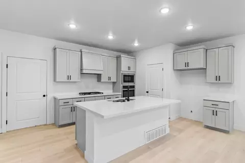 Kitchen - 4 S Starlight Ln, Mapleton, UT 84664 photo 3 of 10