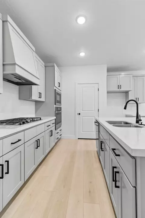 Kitchen - 4 S Starlight Ln, Mapleton, UT 84664 photo 2 of 10