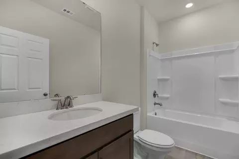 Bath - 3618 Mahogany Dr, Pace, FL 32571 photo 2 of 4