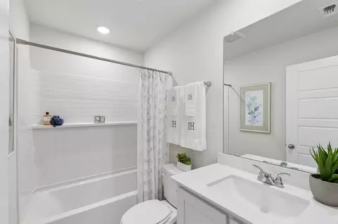 Bath - 808 Rockcloud Dr, Haslet, TX 76052 photo 9 of 9