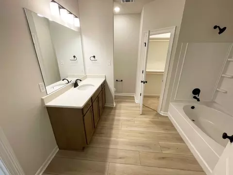 Bath - 32629 Flower Tree Ct, Walker, LA 70785 photo 1 of 3
