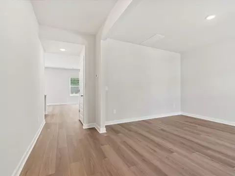 Entry Way - 424 Ragland Ave, Greer, SC 29651 photo 3 of 6