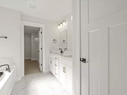 Bath - 424 Ragland Ave, Greer, SC 29651 photo 2 of 4