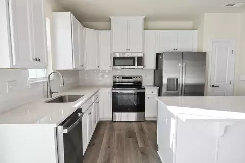 Kitchen - 232 Jango Cir, Greer, SC 29651 photo 2 of 3