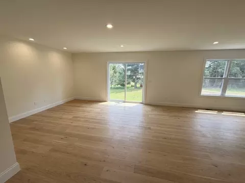 Living - 1480 Hess Cir, Mansfield, OH 44903 photo 2 of 3