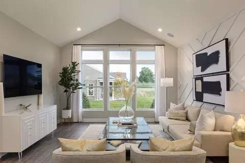 Living - 30 Morris St, Springboro, OH 45066 photo 1 of 7