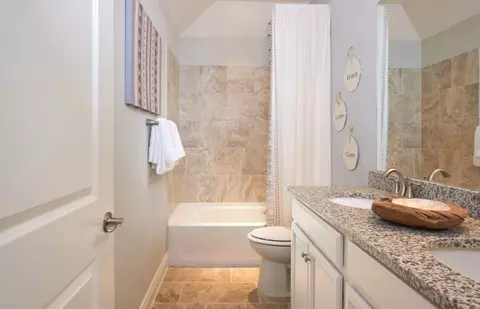 Bath - 932 Cherrystone Loop, Buda, TX 78610 photo 2 of 3