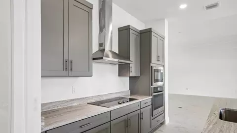 Kitchen - 8255 Golden Beach Ct, Parrish, FL 34219 photo 4 of 10