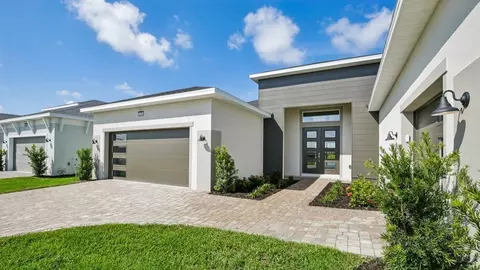 Exterior - 8255 Golden Beach Ct, Parrish, FL 34219 photo 2 of 17