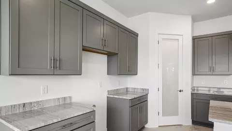 Kitchen - 8255 Golden Beach Ct, Parrish, FL 34219 photo 5 of 10