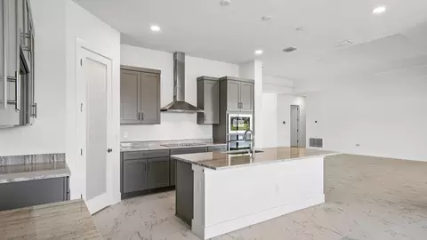 Kitchen - 8255 Golden Beach Ct, Parrish, FL 34219 photo 6 of 10