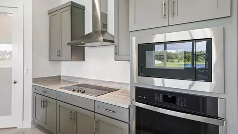 Kitchen - 8255 Golden Beach Ct, Parrish, FL 34219 photo 3 of 10