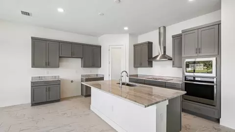 Kitchen - 8255 Golden Beach Ct, Parrish, FL 34219 photo 8 of 10