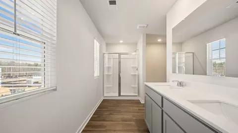 Bath - 513 Alder Lane Ct, Griffin, GA 30223 photo 3 of 8