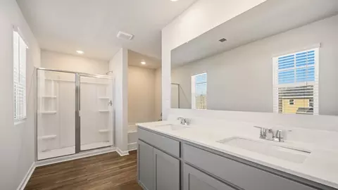 Bath - 513 Alder Lane Ct, Griffin, GA 30223 photo 4 of 8