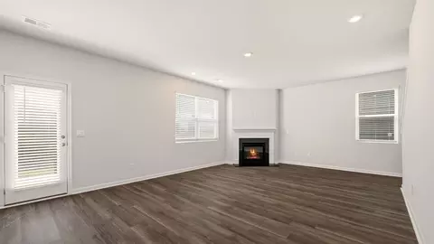 Living - 513 Alder Lane Ct, Griffin, GA 30223 photo 3 of 5