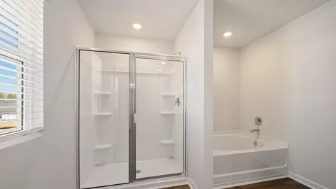 Bath - 513 Alder Lane Ct, Griffin, GA 30223 photo 5 of 8