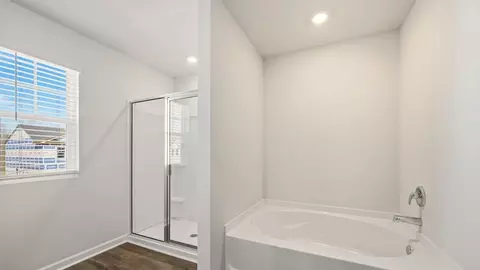 Bath - 513 Alder Lane Ct, Griffin, GA 30223 photo 6 of 8