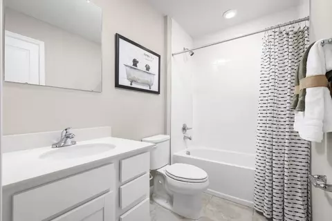 Bath - 1125 172nd Ct E, Bradenton, FL 34212 photo 2 of 2