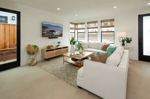 Living - 98 8th St, Marina, CA 93933 photo 2 of 4